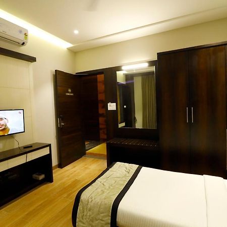 Hotel The Royal Inn Baramati Esterno foto