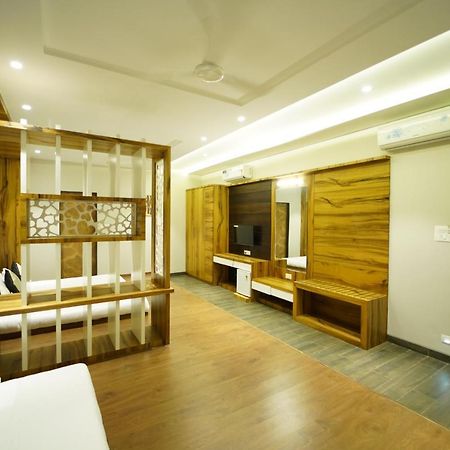 Hotel The Royal Inn Baramati Esterno foto