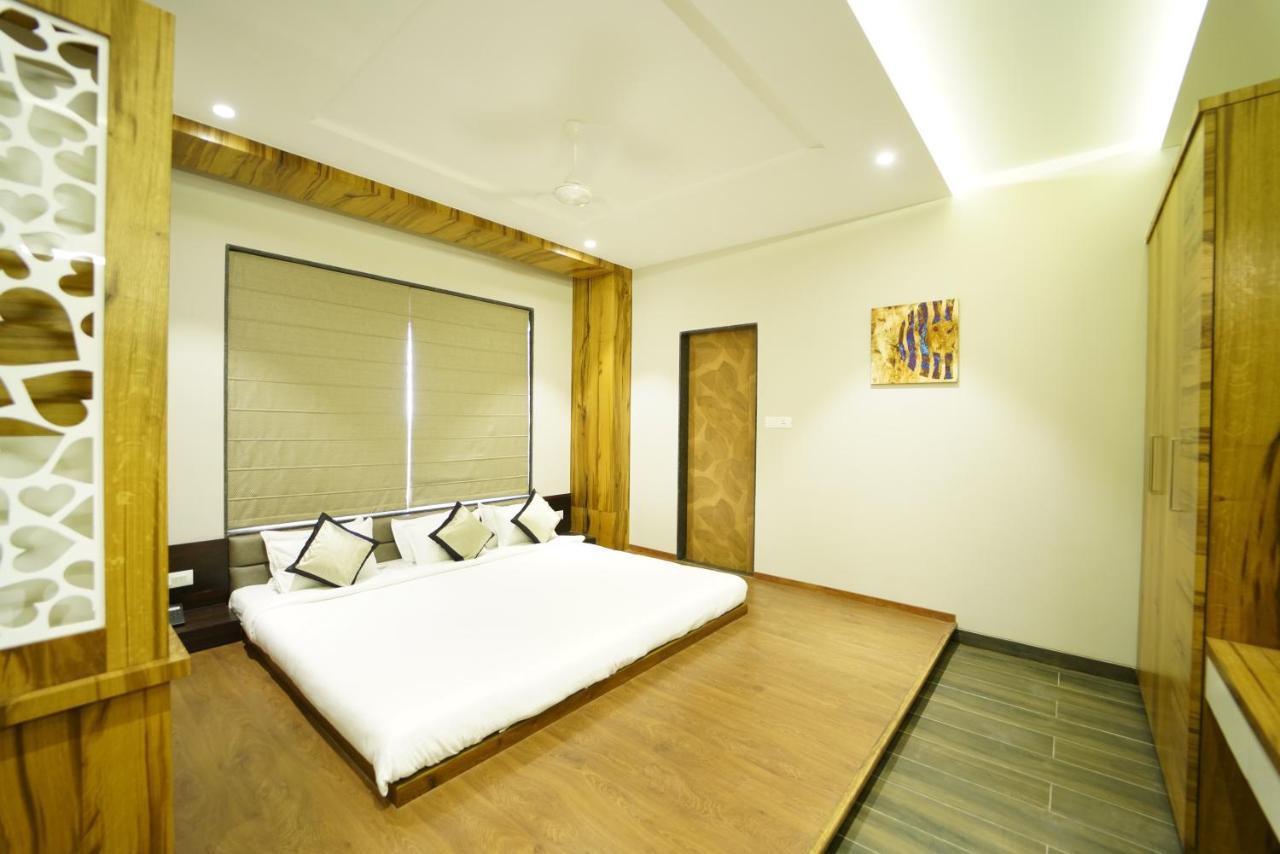 Hotel The Royal Inn Baramati Esterno foto