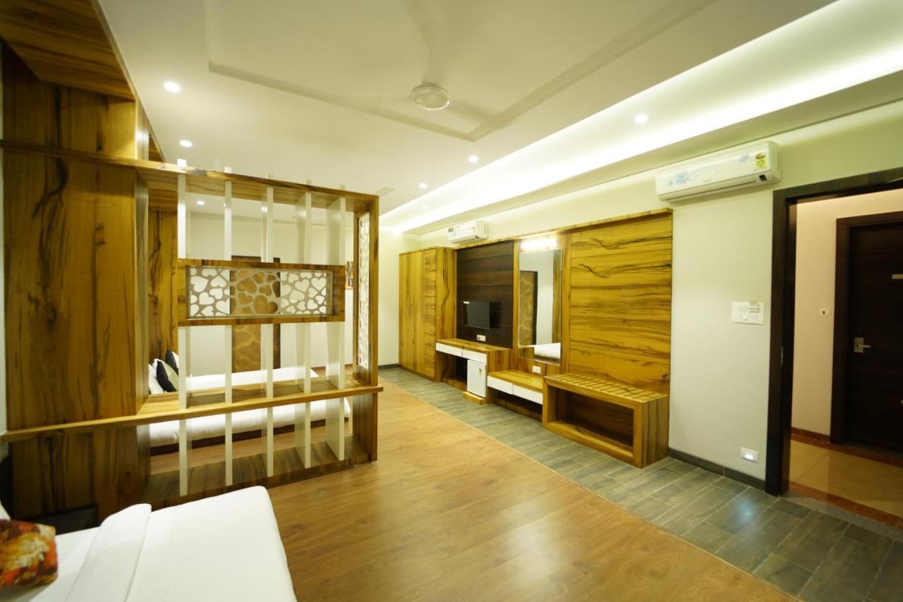 Hotel The Royal Inn Baramati Esterno foto