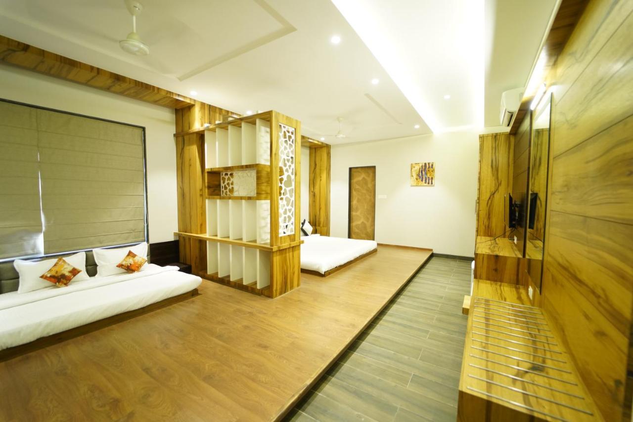Hotel The Royal Inn Baramati Esterno foto